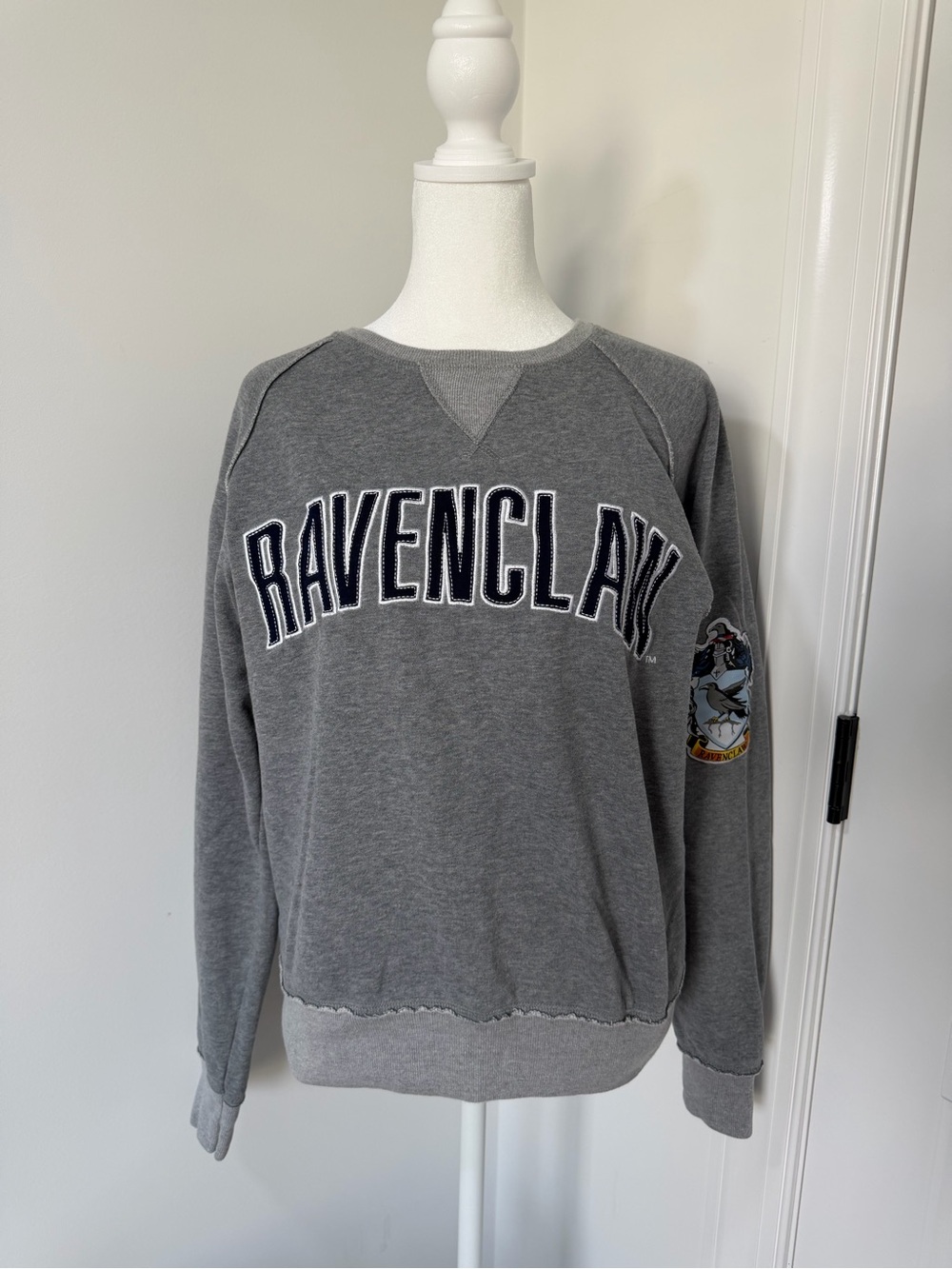 Harry Potter - Ravenclaw Grey Crewneck Sweatshirt - Size Small